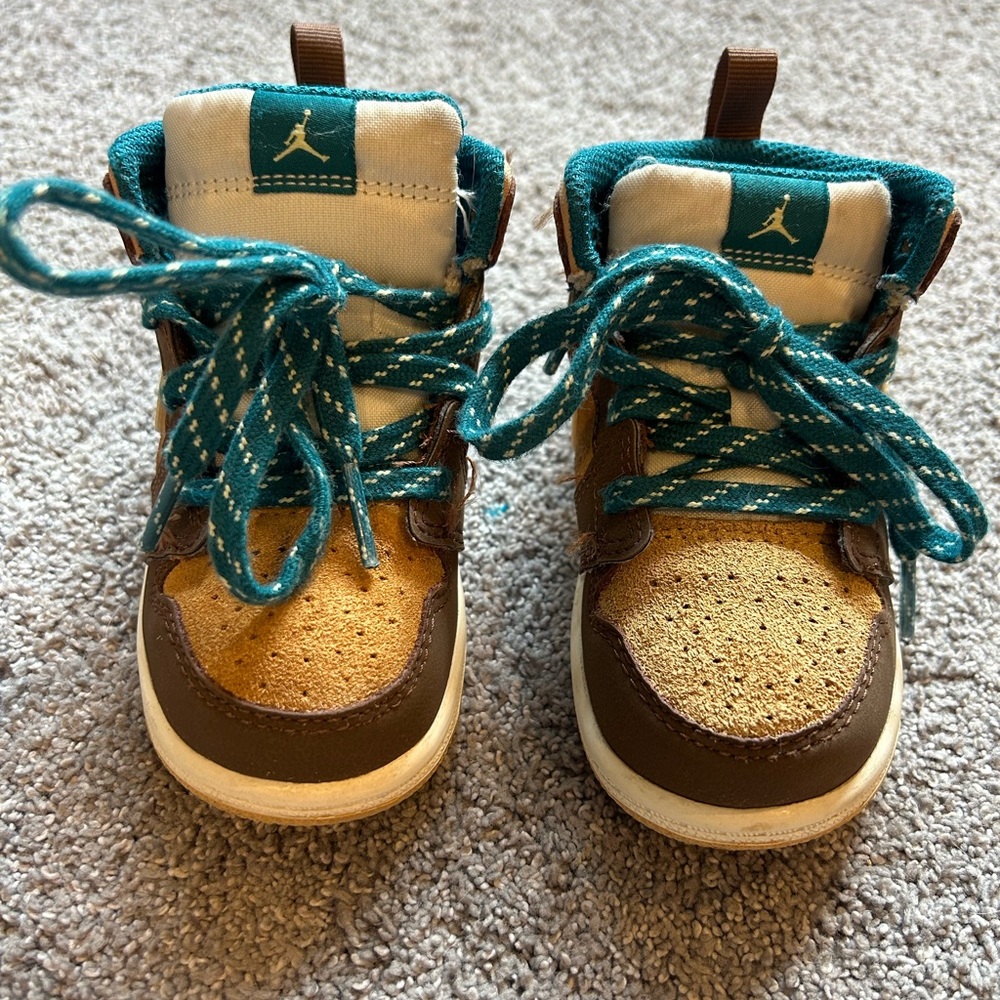 Jordan 1 Mid SE
Cacao Wow (TD)